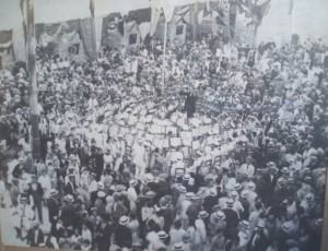 Folla madwar il-Banda fi Żmien Artz